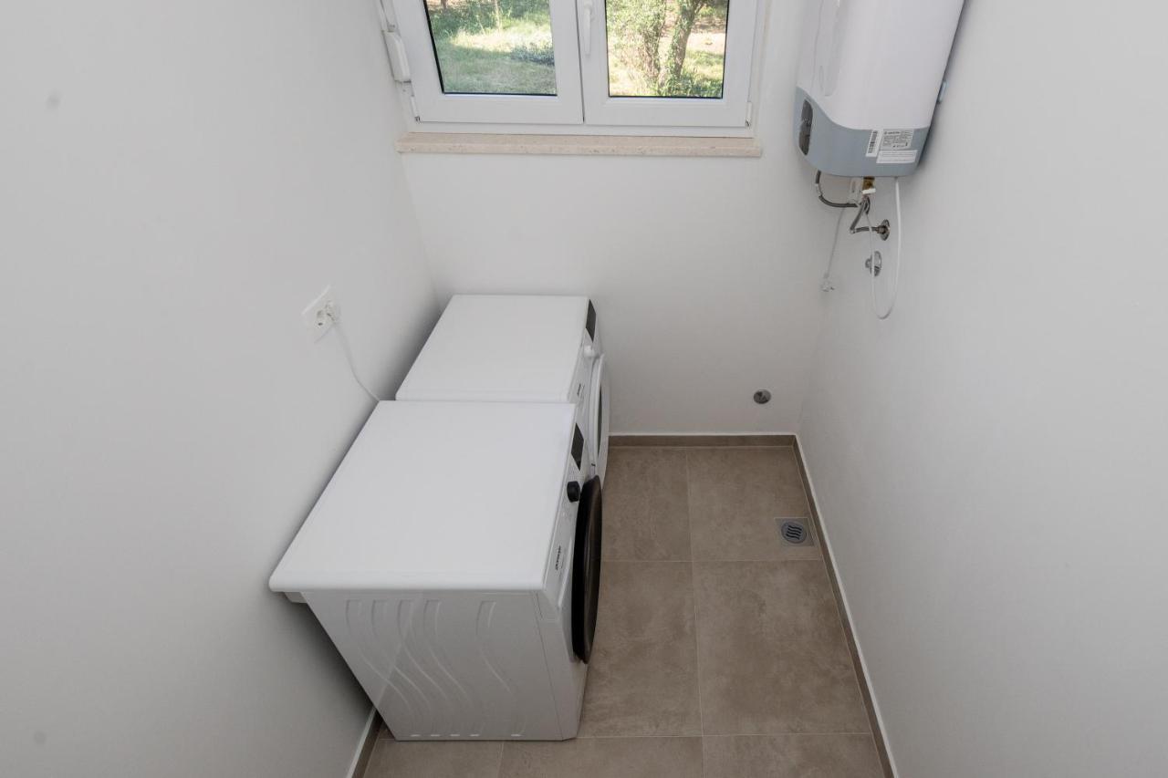 Peaceful Haven Near The Sea-Apartments Torlak Rab Banjol Kültér fotó